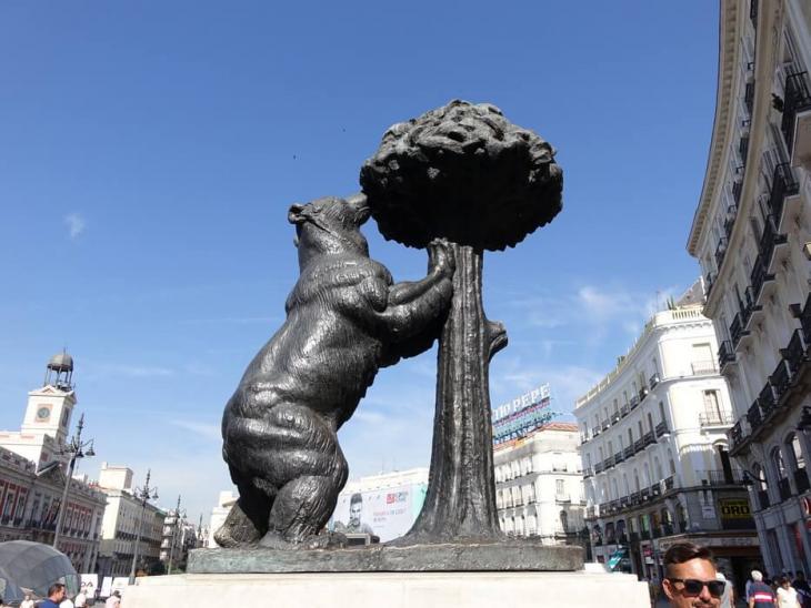 памятник “Медведь и мадрония” в Мадриде