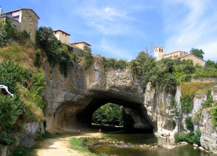 Появился новый населенный пункт Пуэнтедей в списке самых красивых деревень Испании